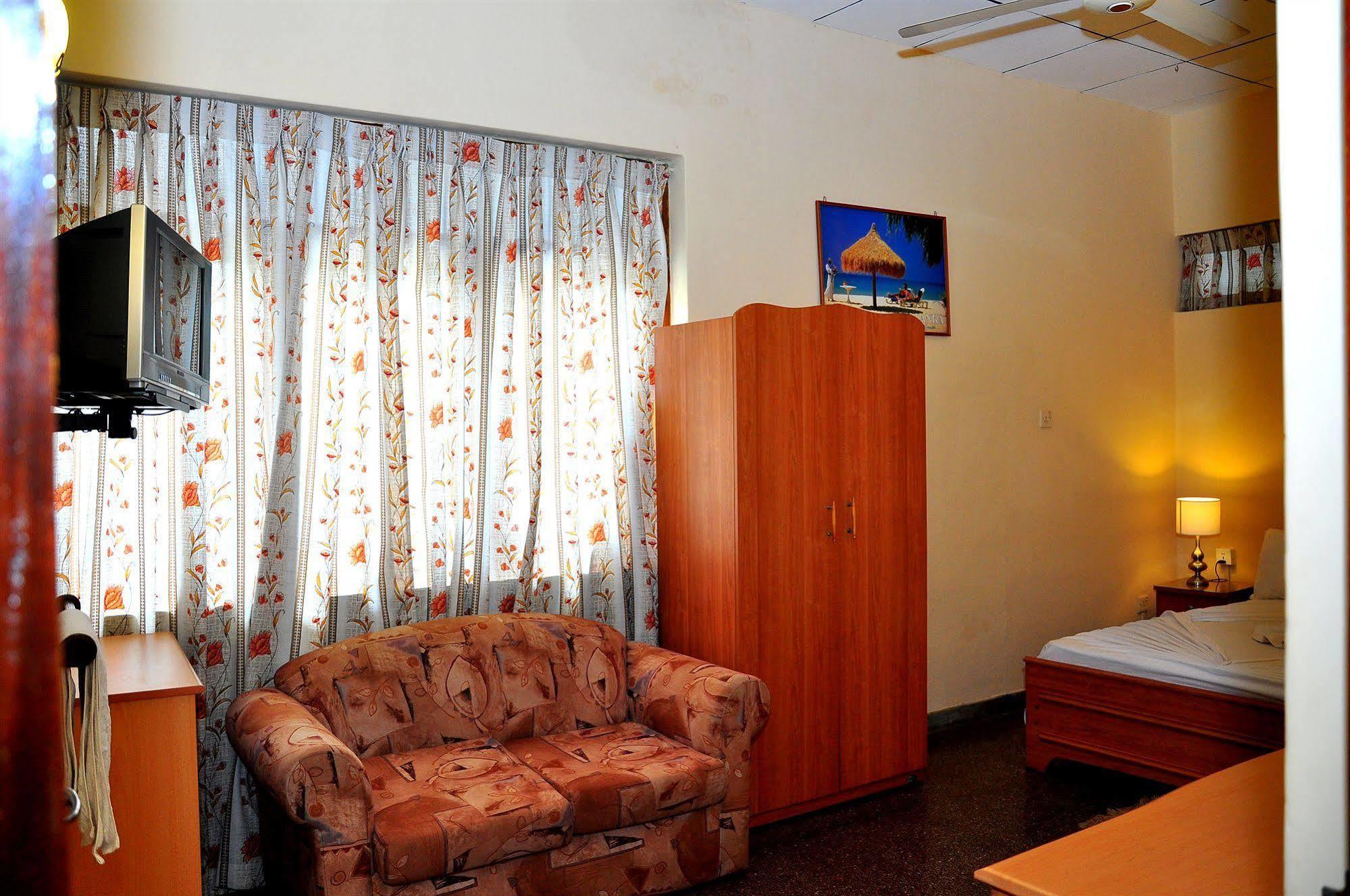 Milano Tourist Rest Hotell Anuradhapura Eksteriør bilde